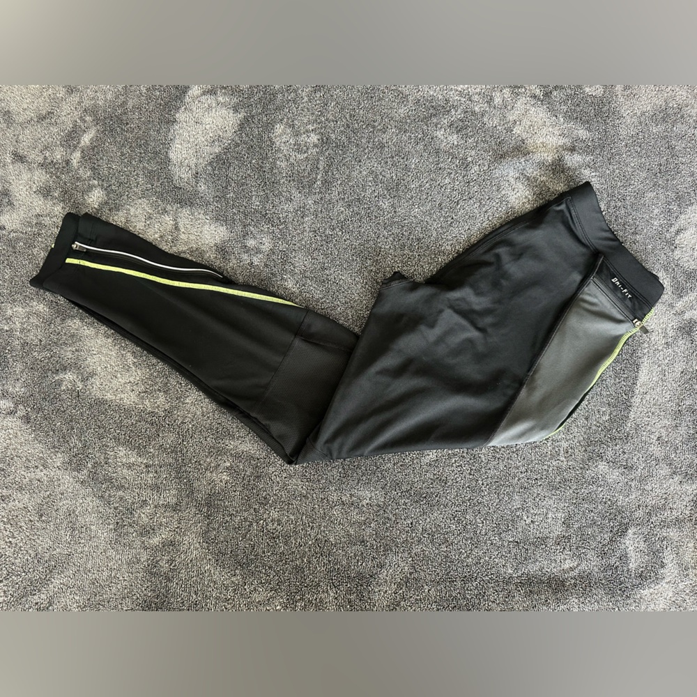 NIKE Dri Fit Women's Stretch Zip Ankle & Media Pocket Leggings, Large